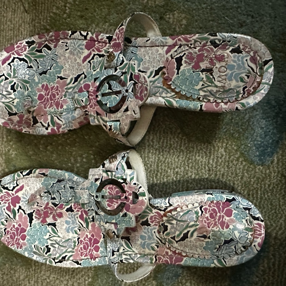 Crown & Ivy Floral Multicolor Sandals